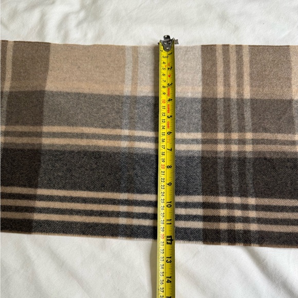 Jos. A. Bank 100% Cashmere Plaid Scarf Beige Taupe Gray Classic Winter Neutral - Picture 6 of 7